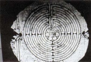 figura 161 - Il labirinto della cattredale di Chartres. (Francia)